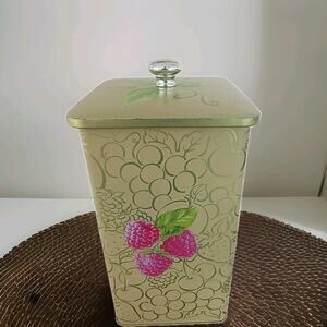 Knotts Berry Farm Tin Canister Strawberry Pattern Tan Shortbread Cookies 9.5"